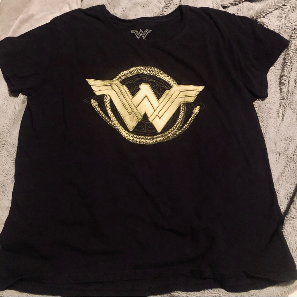 WONDER WOMAN Black Short-Sleeve Tee with Golden Lasso of Truth Emblem